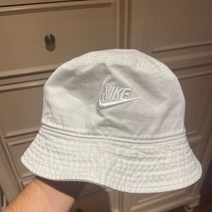 ✨NIKE Futura Bucket Hat✨
